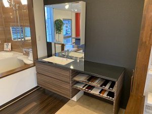 ショールーム製品入れ替え